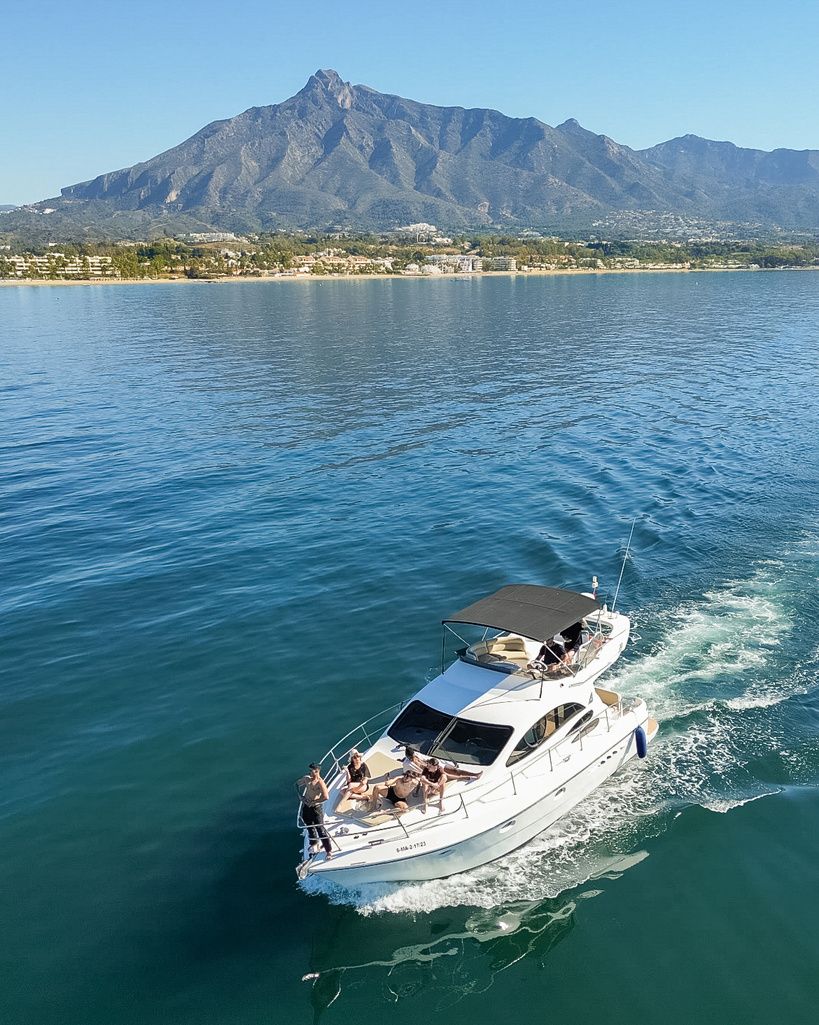 Azimut 39 Fly exterior cruising in Marbella