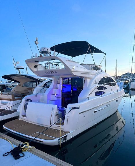 Azimut 39 Fly flybridge deck