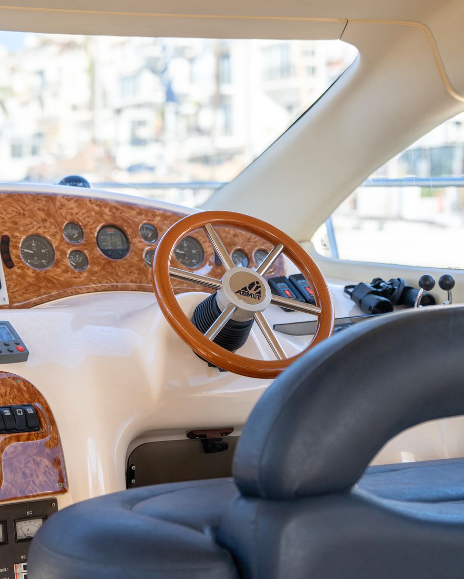 Azimut 39 Fly stern view at sunset