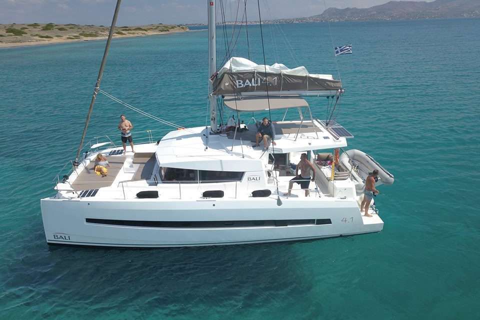 Catamarán Bali 4.0 navegando en Marbella