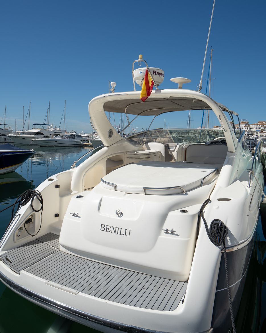 Cranchi Endurance 39 helmstand en bedieningspaneel