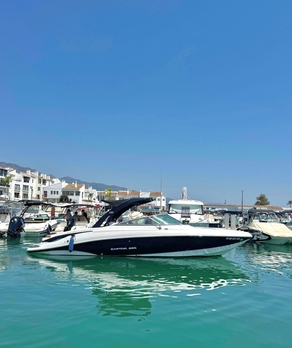 Rinker 296 Captiva on the water